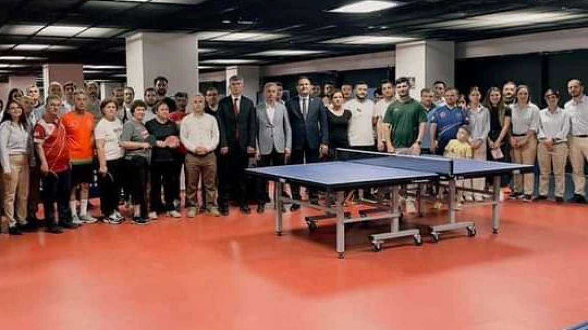 Adana İl Milli Eğitim Müdürlüğünün düzenlemiş olduğu Masa Tenisi Turnuvasına okul müdürümüz , müdür yardımcımız ve rehber öğretmenimiz de katılım sağladılar.